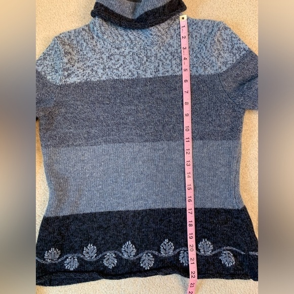 Jillian Jones Knit Sweater Turtleneck Embroidered Lambswool Blues Size Medium - Picture 5 of 7